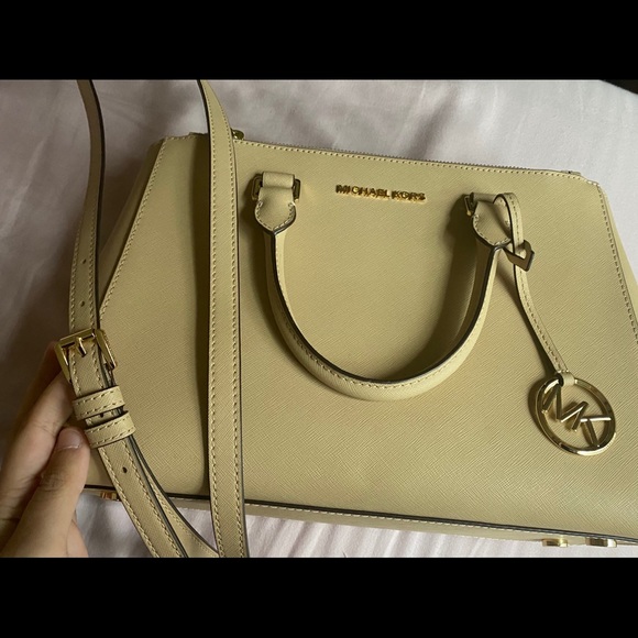 Michael Kors Tote w/ Strap - Picture 1 of 4